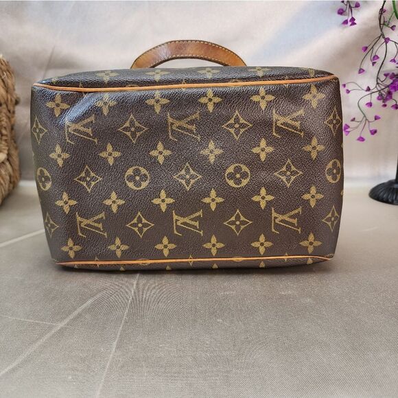 Authentic Louis Vuitton Monogram Batignolles Vertical W/ Dust Bag - Picture 6 of 17